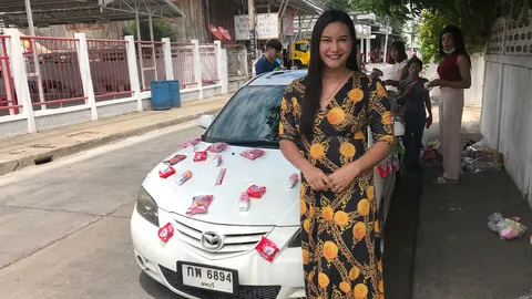 สาวข้ามเพศขับรถปันสุขไปทั่วสิงห์บุรี แบ่งปันของช่วยคนเดือดร้อนจากโควิด