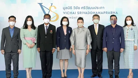 บุคคลในข่าว : มูลนิธิวิชัย ศรีวัฒนประภา มอบรถพยาบาลฉุกเฉิน ให้โรงพยาบาล