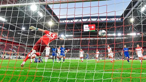 แมตช์ผีบอก "ฟุตบอลกับการปรับตัว"