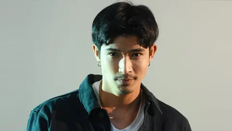 สี่แยกบันเทิง : ตูมตาม-ยุทธนา อวยพรวันเกิด เมย์-สิรินทร์ ตามประสาคนคุ้นเคย