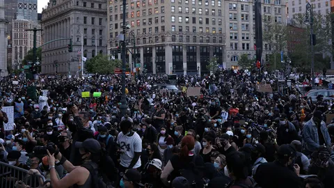 สหรัฐฯ ส่งทหาร-อัดเคอร์ฟิวคุมจลาจลผิวสี