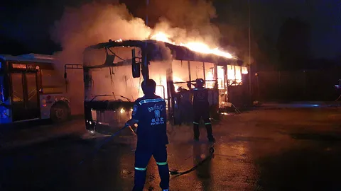 ไหม้รถเมล์ 