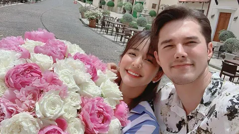 หอมกลิ่นความรัก มิกค์ ทองระย้า ให้ดอกไม้เซอร์ไพรส์วันเกิด โบว์ เมลดา