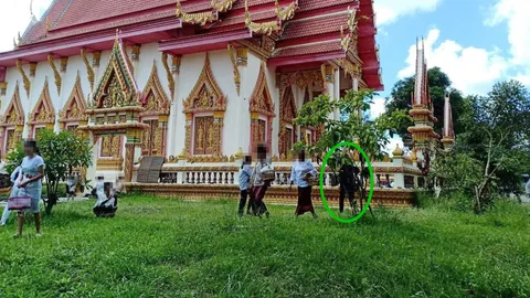 วัดเดียวกับที่เจ้าอาวาสเจอเปรต ชาวบ้านถ่ายติด "เงาดำ" เชื่อผู้ล่วงลับ มารับส่วนบุญ