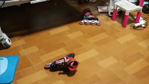 สลด ด.ช.7 ขวบ สวมโรลเลอร์เบลด เล่นเชือกธงชาติ พลาดลื่นรัดคอดับ 