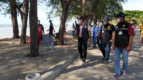 'เพชรบุรี' เปิดเที่ยวหาด แต่ห้ามเล่นน้ำ ย้ำเข้มมาตรการป้องกันโควิด