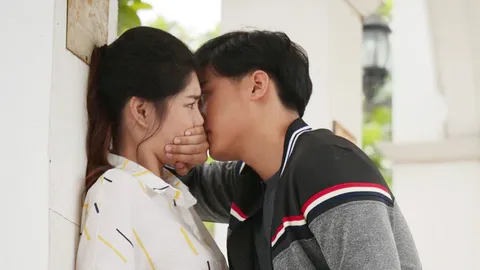 เหม่เหม-ธัญญวีร์ โดน บลิว-วรพล ขโมยจูบในละคร “เด็กเสเพล”