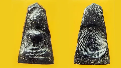 พระผงสุพรรณ พิมพ์หน้าแก่ ผู้มีบุญกับทุนทรัพย์มากพอเท่านั้นจะได้ครอบครอง