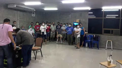 จับ 25 ผีพนัน บ่อนกำถั่ว ฝ่าฝืนฉุกเฉินในตลาดอินดี้