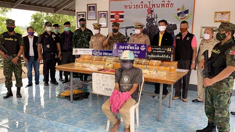 นรข.หนองคาย รวบหนุ่มลาวขนยาบ้ากว่า 5 แสนเม็ด ไอซ์อีก 10 กก.ข้ามน้ำโขง