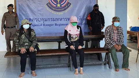 ทหารพรานจับพ่อค้าแม่ค้าเขมร แอบข้ามแดนเข้าไทย อ้างห่วงร้านในตลาดโรงเกลือ