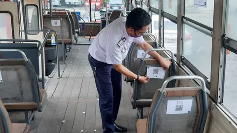 ไม่มีสมาร์ทโฟนสแกน “ไทยชนะ” ก็ขึ้นรถเมล์ได้ ขสมก.ยอมถอย เจอทัวร์ลง