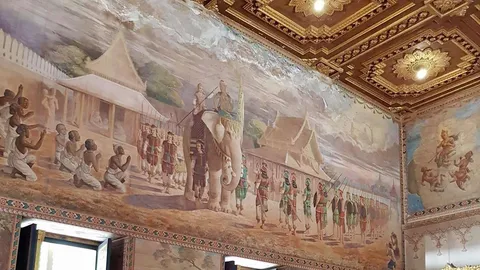 จิตรกรรมฝาผนังอุโบสถวัดราชาธิวาสชำรุดหนัก