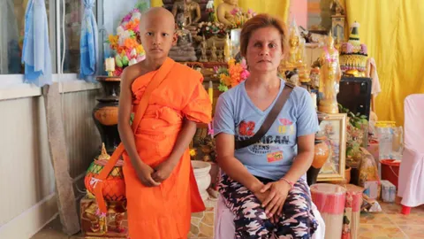 แห่ช่วย "เณรน็อต" รับจ้างบวชหน้าไฟเลี้ยงแม่ตาบอด ยอดทะลุ 3.4 ล้าน 