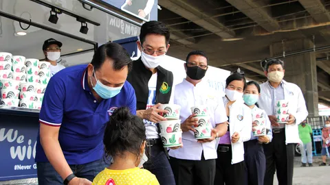 รมว.ศธ. นำขบวน Food Truck ช่วย ปชช.สู้โควิด ย่านพระราม 3 