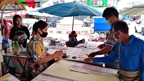 นักเสี่ยงโชคตามหา "เลขเด็ด" หลวงปู่เดือนชัย แม่ค้าหวยบอกเกลี้ยงแผงนานแล้ว