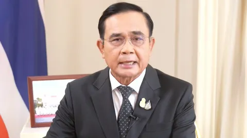 “บิ๊กตู่” เขิน หลังถูกรุมแซว "สุดยอดเลย" เปลี่ยนลุคโดนใจโซเชียลฯ  (คลิป)