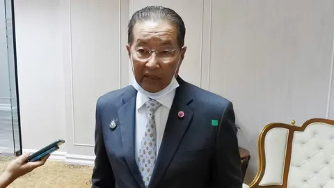 “หม่อมเต่า” เลี่ยงตอบการเมือง บอกสื่อฯ "ผ่อนคลาย จะได้ไม่ถามมาก" 