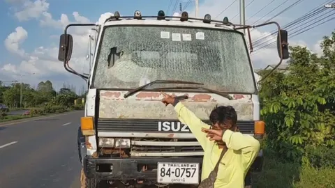 เด็กแว้นอุดรฯ ซ่าปาหินใส่กระจกรถบรรทุกแตก ทำคนขับบาดเจ็บ ตร.เร่งตามจับ