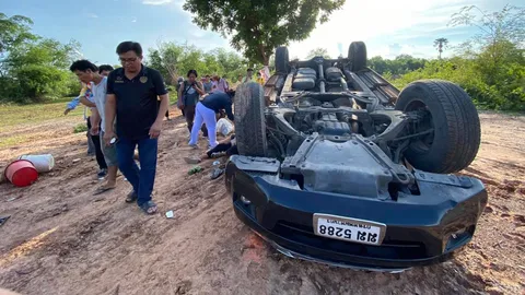 กระบะแหกโค้งบ้านกู่ พลิกคว่ำเจ็บ 3 คน ส่ง รพ.บัวใหญ่ เตือนจุดนี้อันตราย