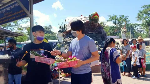 แห่ขอ เลขเด็ดพญาเต่างอย กลับมาคึกคัก คอหวยจัดหนักเหมายกแผง  