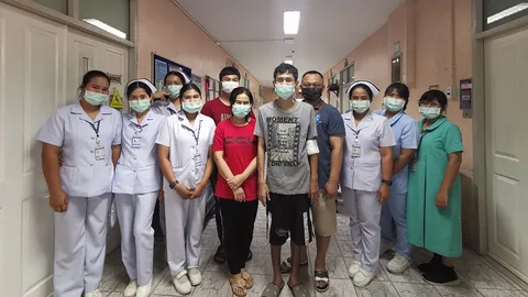 น้องเนย เหยื่อกราดยิงโคราชกลับบ้านแล้ว หลังรักษาตัวที่รพ.นานเกือบ 5 เดือน