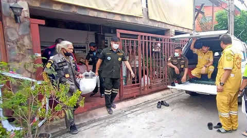 แทงอกตัวเอง 