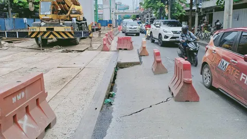 เลี่ยงได้เลี่ยง ลาดพร้าวรถติดหนัก หลังถนนทรุดตัว เสียไป 1 ช่องทาง