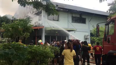 ไฟไหม้โรงงานทอผ้า ย่านพระราม 2 เพลิงเผาชั้น 2 วอดหมดคาดไฟฟ้าลัดวงจร