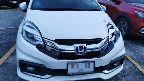 สาวขับเก๋งชนพระมรณภาพมอบตัว สภ.ฉลอง อ้างนึกว่าชนเสาไฟเฉยๆ เลยไม่ลงไปดู