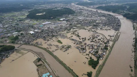 สลด น้ำท่วมญี่ปุ่น รุนแรงมาก พบคนแก่บ้านพักคนชรา ดับอื้อ 14 ศพ (คลิป)