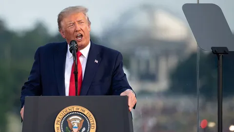 ทรัมป์พล่ามวันชาติสหรัฐฯ-โพลตามหลังคู่แข่ง