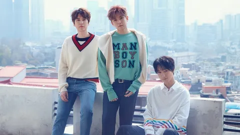 "SUPER JUNIOR-K.R.Y." 3 หนุ่มสายร้องคุณภาพ