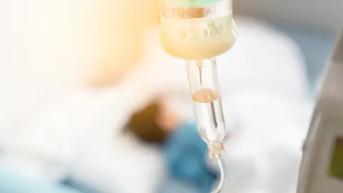 พี่เลี้ยงเด็กโหด ทุบทำร้าย 2 ขวบ ต้องผ่าตัดสมอง