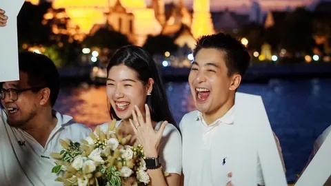 น็อต กราบรถ ทำเซอร์ไพรส์ คุกเข่าขอแฟนแต่งงาน บรรยากาศสุดโรแมนติก