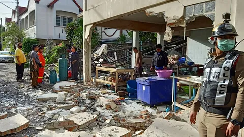 ราชบุรี แก๊สระเบิด พังพินาศ 6 หลัง ชาวบ้านหนีตายอลหม่าน เจ็บ 4 ราย