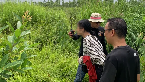 ตร.หนองคาย รวบแฟนสาวพาผู้ต้องหาหนีได้แล้ว ฝ่ายชายหนีเข้าป่าเร่งตามจับ