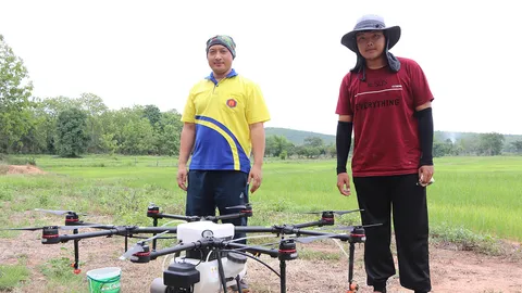 อดีตแชมป์หนูน้อยจ้าวเวหา เจอพิษโควิดตกงาน กลับพะเยารับจ้างบินโดรนพ่นยา (คลิป)