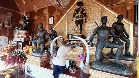 คนจันท์ซัด ช่องส่องผี บิดเบือนประวัติศาสตร์ ชี้ "พระเจ้าตากทรงช้าง" 