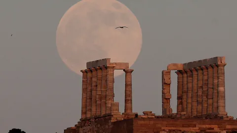 สุดสตรอง! หนุ่มปั่นจักรยานจากสกอตแลนด์กลับบ้าน หลังเที่ยวบินถูกยกเลิกหมด