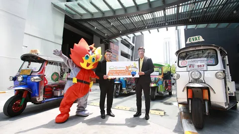 MEA ร่วม EVAT มอบผ้าใบรถตุ๊กตุ๊กป้องกัน COVID-19