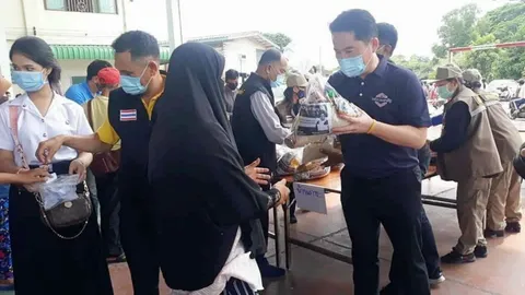 "ชาญวิทย์" ลงพื้นที่ มอบถุงยังชีพ 725 ครัวเรือน เขตมีนบุรี ช่วยโควิดฯ