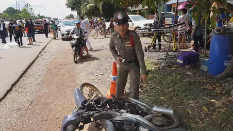 หนุ่มใหญ่อุดรฯ ขี่จยย.มาเจอกระบะชนกระเด็นตาย แม่วัย 82 มาดูถึงกับเป็นลม