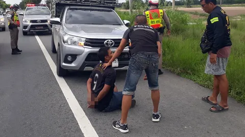 ไล่ตามสุดระทึก รถขนผักแหกด่านย้อนศรที่กำแพงเพชร คนขับเสพยาบ้ากลัวถูกจับ (คลิป)