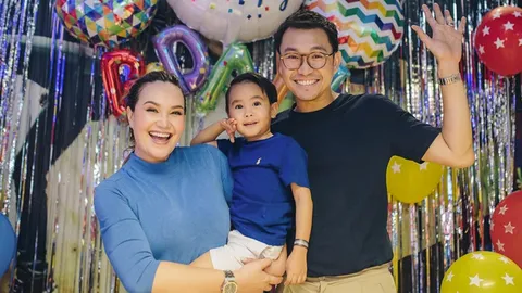 ดีต่อใจ เมื่อเห็น "พี่หมอ ฉัตรอดุลย์" ซื้อชุดนักเรียนให้ลูกชาย พร้อมหน้าครอบครัว