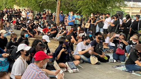 จับมือไล่รัฐบาล