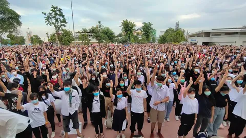 ไผ่ ดาวดิน-เพนกวิน นำชุมนุม "อีสานบ่ย่านเด้อ" ที่ขอนแก่นรวมพลังไล่นายกฯ