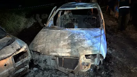 พี่สาวผงะ พบโครงกระดูกติดซากรถ ถูกไฟคลอกดับ เชื่อเป็นน้องชายที่หายไป