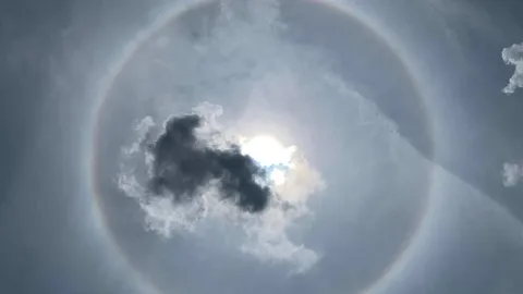 เผยภาพ "อาทิตย์ทรงกลด" ความสวยงามของธรรมชาติ เหนือฟ้าเมืองเชียงใหม่