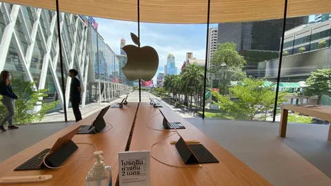 เปิดจุดเด่น Apple Central World สาขาที่ 511 ของโลก ดีไซน์กระจก 360 องศา